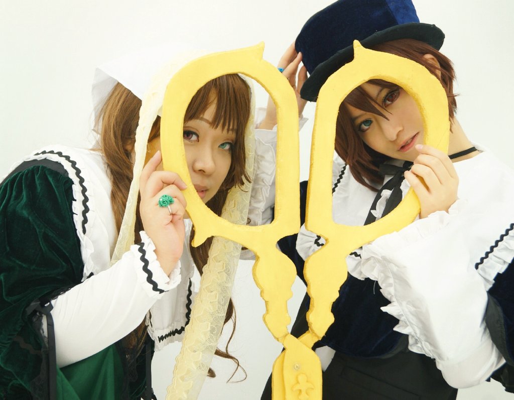 2girls brown_hair dress hat lips multiple_cosplay multiple_girls nail_polish short_hair tagme twins
