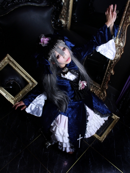 1girl dress flower frills gothic_lolita hat long_hair long_sleeves solo suigintou wide_sleeves