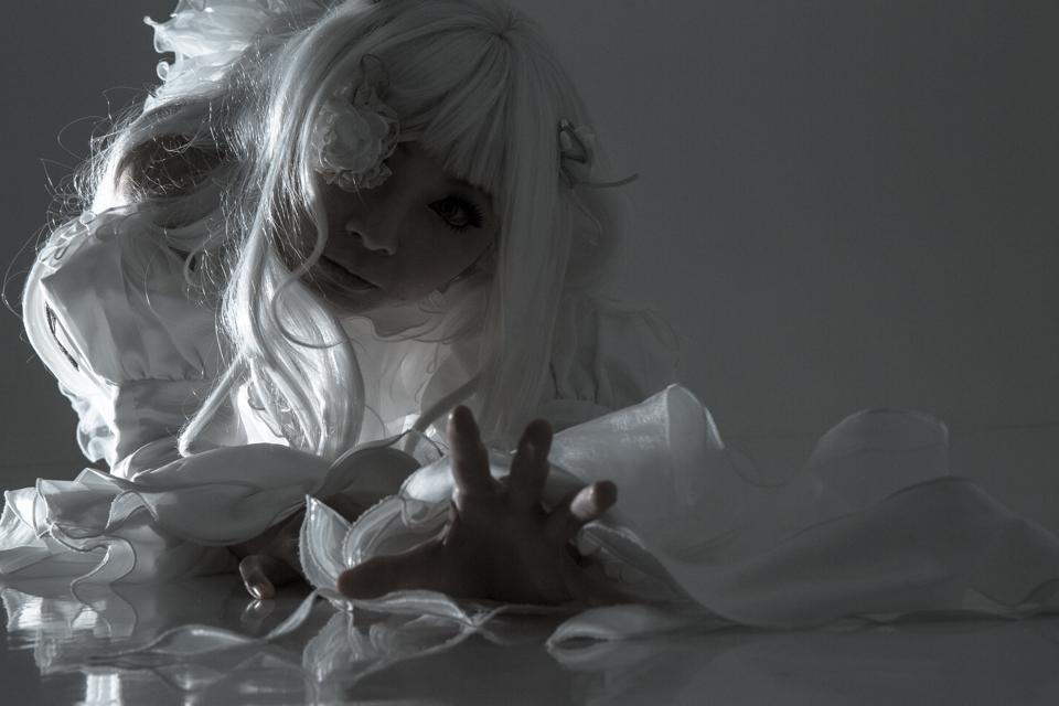 1girl closed_mouth flower kirakishou long_hair ribbon solo upper_body white_hair