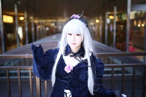 Rating: Safe Score: 0 Tags: 1girl 3d blurry blurry_background depth_of_field dress indoors long_hair long_sleeves photo red_eyes solo suigintou upper_body white_hair User: admin