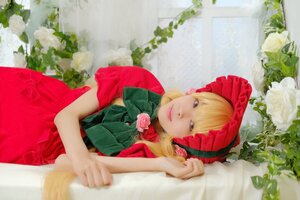 Rating: Safe Score: 0 Tags: 1girl blonde_hair blurry bonnet bow depth_of_field dress flower lips lying on_back photo red_dress rose shinku solo User: admin