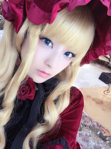 Rating: Safe Score: 0 Tags: 1girl bangs blonde_hair blue_eyes bow closed_mouth eyelashes flower hat lips long_hair looking_at_viewer pink_rose red_flower red_rose rose shinku solo upper_body User: admin