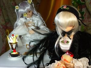 Rating: Safe Score: 0 Tags: 2girls doll dress flower food frills fruit hairband long_hair long_sleeves looking_at_viewer multiple_dolls multiple_girls sisters suigintou tagme very_long_hair User: admin