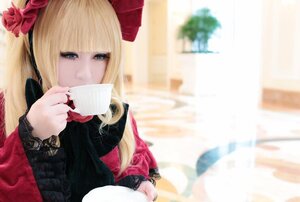 Rating: Safe Score: 0 Tags: 1girl bangs blonde_hair blue_eyes blurry bow cup depth_of_field flower long_hair plant red_flower red_rose rose shinku sitting solo teacup User: admin