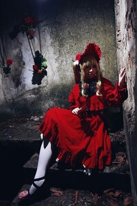 Rating: Safe Score: 0 Tags: 1girl blonde_hair dress flower red_dress rose shinku sitting solo User: admin