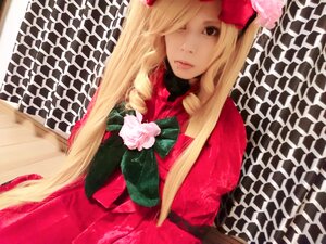 Rating: Safe Score: 0 Tags: 1girl blonde_hair blue_eyes bow brick_wall dress fence flower hat lips long_hair looking_at_viewer pink_flower red_dress rose shinku solo tiles User: admin