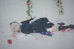Rating: Safe Score: 0 Tags: 1girl black_footwear boots dress flower hairband petals red_flower red_rose rose rose_petals short_hair solo suigintou thighhighs yorha_no._2_type_b User: admin