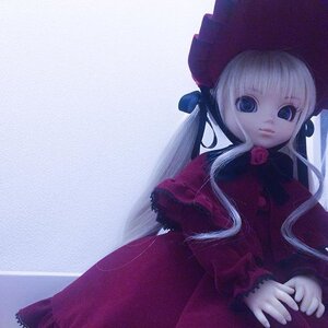 Rating: Safe Score: 0 Tags: 1girl bangs blonde_hair blue_eyes bonnet capelet doll dress expressionless flower hat long_hair long_sleeves looking_at_viewer rose shinku solo twintails User: admin