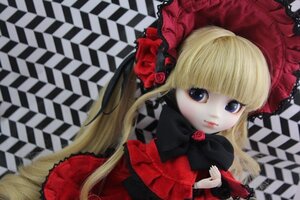 Rating: Safe Score: 0 Tags: 1girl blonde_hair blue_eyes bow checkered checkered_background checkered_floor doll dress flower long_hair looking_at_viewer rose shinku solo User: admin