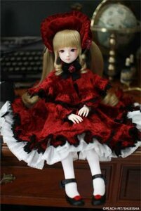 Rating: Safe Score: 0 Tags: 1girl blonde_hair blue_eyes blurry blurry_background blurry_foreground bonnet bow depth_of_field doll dress flower frills long_hair long_sleeves looking_at_viewer photo red_dress rose shinku shoes sitting solo twintails white_legwear User: admin
