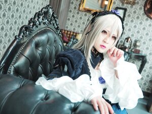 Rating: Safe Score: 0 Tags: 1girl 3d blurry blurry_background depth_of_field dress flower hairband long_sleeves looking_at_viewer nail_polish red_eyes ribbon solo suigintou white_hair User: admin