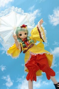 Rating: Safe Score: 0 Tags: 1girl blue_sky cloud day doll flower frills hair_flower hair_ornament kanaria long_sleeves outdoors sky smile solo standing wide_sleeves User: admin