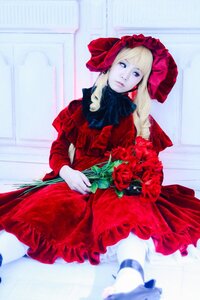 Rating: Safe Score: 0 Tags: 1girl blonde_hair blue_eyes bonnet dress flower frills long_hair long_sleeves photo red_dress red_flower red_rose rose shinku sitting solo User: admin