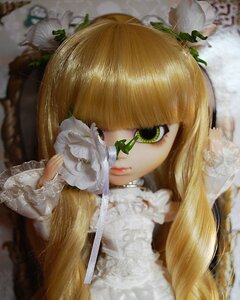 Rating: Safe Score: 0 Tags: 1girl bangs blonde_hair doll green_eyes kirakishou lips long_hair solo User: admin