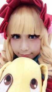 Rating: Safe Score: 0 Tags: 1girl blonde_hair blue_eyes closed_mouth flower hand_on_another's_head hat lips long_hair looking_at_viewer shinku smile solo stuffed_animal User: admin