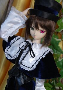 Rating: Safe Score: 0 Tags: 1girl bangs brown_hair capelet doll dress frills green_eyes hat heterochromia lace lolita_fashion long_sleeves looking_at_viewer red_eyes ribbon short_hair solo souseiseki suiseiseki top_hat User: admin