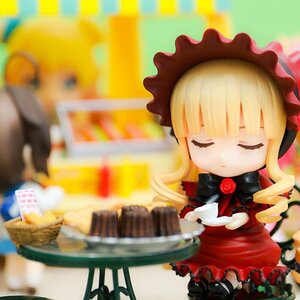 Rating: Safe Score: 0 Tags: 1girl blonde_hair blurry blurry_background blurry_foreground bonnet bow chibi closed_eyes depth_of_field doll dress figure flower long_hair long_sleeves motion_blur photo rose shinku sleeping solo teacup User: admin