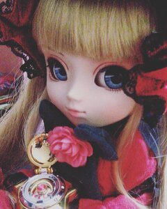 Rating: Safe Score: 0 Tags: 1girl bangs blonde_hair blue_eyes doll flower long_hair red_flower red_rose rose shinku solo User: admin