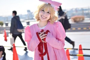 Rating: Safe Score: 0 Tags: blonde_hair blurry blurry_background blurry_foreground city depth_of_field dress hat hinaichigo motion_blur outdoors parasol photo photo_background smile solo solo_focus teeth umbrella User: admin