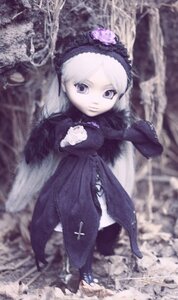 Rating: Safe Score: 0 Tags: 1girl black_dress blurry closed_mouth depth_of_field doll dress flower fur_trim lolita_hairband long_hair long_sleeves looking_at_viewer outdoors purple_eyes snow solo standing suigintou white_hair winter User: admin