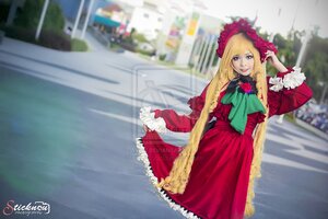 Rating: Safe Score: 0 Tags: 1girl artist_name bangs blonde_hair blue_eyes blurry blurry_background bonnet building depth_of_field dress flower frills long_hair long_sleeves looking_at_viewer outdoors red_dress rose shinku solo standing User: admin