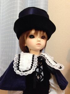 Rating: Safe Score: 0 Tags: 1girl black_dress black_headwear brown_hair closed_mouth doll dress expressionless green_eyes hat lips long_sleeves looking_at_viewer looking_back solo souseiseki upper_body User: admin