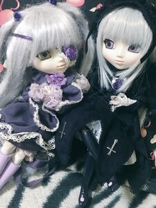 Rating: Safe Score: 0 Tags: 2girls doll dress flower gothic_lolita lolita_fashion long_hair multiple_dolls multiple_girls purple_eyes sitting tagme User: admin