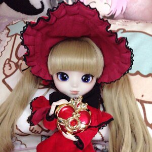 Rating: Safe Score: 0 Tags: 1girl bangs blonde_hair blue_eyes blunt_bangs doll dress frills gem holding long_hair long_sleeves looking_at_viewer red_dress shinku solo very_long_hair User: admin