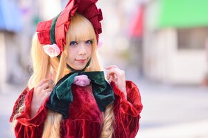 Rating: Safe Score: 0 Tags: 1girl bangs blonde_hair blue_eyes blurry blurry_background bonnet bow depth_of_field dress flower lips long_hair looking_at_viewer photo red_dress rose shinku solo upper_body User: admin