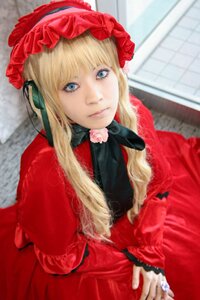 Rating: Safe Score: 0 Tags: 1girl bangs blonde_hair blue_eyes blurry blurry_background bonnet closed_mouth depth_of_field dress flower frills long_hair long_sleeves looking_at_viewer photo red_dress rose shinku sitting solo User: admin