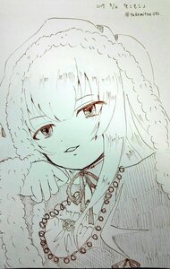 Rating: Safe Score: 0 Tags: 1girl bangs dated eyebrows_visible_through_hair fur-trimmed_capelet fur_trim image jewelry long_hair long_sleeves looking_at_viewer monochrome necklace smile solo suigintou traditional_media veil User: admin