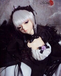 Rating: Safe Score: 0 Tags: 1girl black_dress doll dress flower gothic_lolita hairband lips lolita_fashion rose silver_hair solo suigintou User: admin