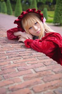 Rating: Safe Score: 0 Tags: 1girl blonde_hair blue_eyes blurry blurry_background blurry_foreground bonnet depth_of_field dress flower frills lips long_hair long_sleeves looking_at_viewer photo realistic red_dress shinku smile solo User: admin