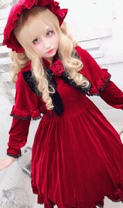 Rating: Safe Score: 0 Tags: 1girl blonde_hair blue_eyes bonnet capelet dress flower lips long_hair long_sleeves looking_at_viewer red_capelet red_dress rose shinku solo User: admin