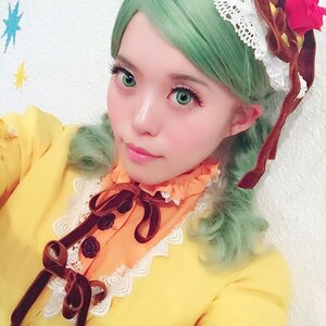 Rating: Safe Score: 0 Tags: 1girl autumn_leaves choker green_eyes green_hair hat kanaria lips lipstick looking_at_viewer ribbon smile solo upper_body User: admin