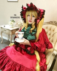 Rating: Safe Score: 0 Tags: 1girl blonde_hair blue_eyes bonnet chair cup dress flower long_hair looking_at_viewer red_dress rose saucer shinku sitting solo teacup very_long_hair User: admin