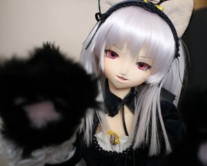 Rating: Safe Score: 0 Tags: 1girl bangs black_dress black_ribbon detached_collar doll dress frills hairband lips long_hair long_sleeves looking_at_viewer red_eyes ribbon silver_hair smile solo suigintou upper_body User: admin