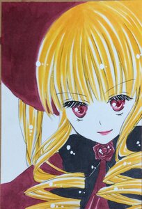 Rating: Safe Score: 0 Tags: 1990s_(style) 1girl auto_tagged bangs blonde_hair drill_hair flower image long_hair looking_at_viewer marker_(medium) pink_rose red_eyes red_rose rose shinku simple_background smile solo traditional_media User: admin