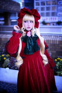 Rating: Safe Score: 0 Tags: 1girl bangs blonde_hair blue_eyes blurry blurry_background bonnet building depth_of_field dress expressionless flower long_hair long_sleeves photo red_dress shinku solo standing User: admin