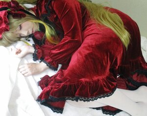 Rating: Safe Score: 0 Tags: 1girl blonde_hair bonnet bow closed_eyes dress flower frills green_hair lace long_hair long_sleeves lying on_side red_dress shinku sleeping solo traditional_media User: admin