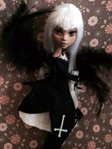 Rating: Safe Score: 0 Tags: 1girl bangs blunt_bangs doll floral_background flower fur_trim lips long_hair looking_at_viewer solo suigintou white_hair User: admin