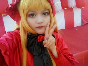 Rating: Safe Score: 0 Tags: 1girl bangs blonde_hair blue_eyes bow lips long_hair long_sleeves looking_at_viewer realistic shinku solo upper_body User: admin