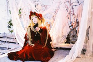 Rating: Safe Score: 0 Tags: 1girl blonde_hair blue_eyes dress flower hair_flower long_hair red_dress shinku sitting solo User: admin