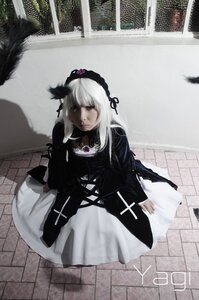 Rating: Safe Score: 0 Tags: 1girl black_dress black_wings closed_mouth dress feathers frills hairband long_hair long_sleeves solo suigintou wings User: admin