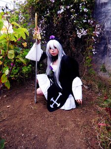 Rating: Safe Score: 0 Tags: 1girl flower leaf long_hair plant sitting solo suigintou white_hair User: admin