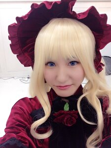 Rating: Safe Score: 0 Tags: 1girl bangs blonde_hair blue_eyes bow closed_mouth flower lips long_hair looking_at_viewer red_flower red_rose rose shinku sidelocks signature smile solo upper_body User: admin