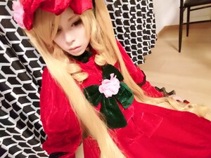 Rating: Safe Score: 0 Tags: 1girl blonde_hair bow dress flower hat lips long_hair red_dress rose shinku solo User: admin