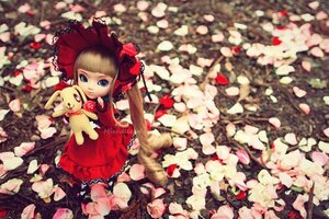 Rating: Safe Score: 0 Tags: 1girl animal blonde_hair blue_eyes blurry blurry_foreground bonnet bow depth_of_field dog doll dress flower frills holding long_hair looking_at_viewer outdoors red_dress shinku sitting solo stuffed_animal twintails very_long_hair User: admin