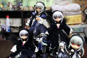 Rating: Safe Score: 0 Tags: 1girl 3d blurry blurry_background blurry_foreground depth_of_field doll dress figure flower frills hairband long_sleeves looking_at_viewer photo red_eyes silver_hair solo suigintou wings User: admin