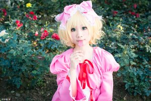 Rating: Safe Score: 0 Tags: 1girl blonde_hair blurry bow bush depth_of_field dress flower food hinaichigo long_sleeves outdoors pink_bow pink_dress rose short_hair solo upper_body User: admin